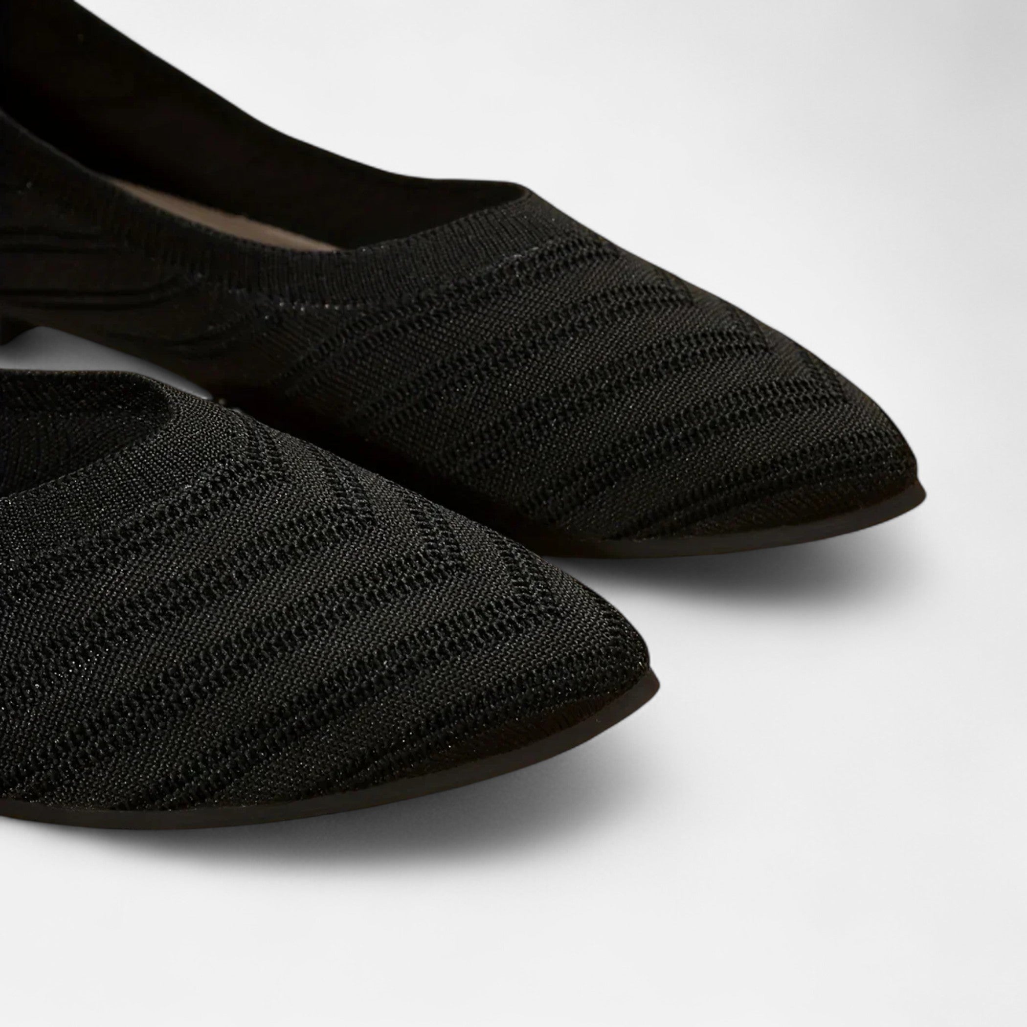 Lauwren | Woman's Elegant pointed toe ballerina's